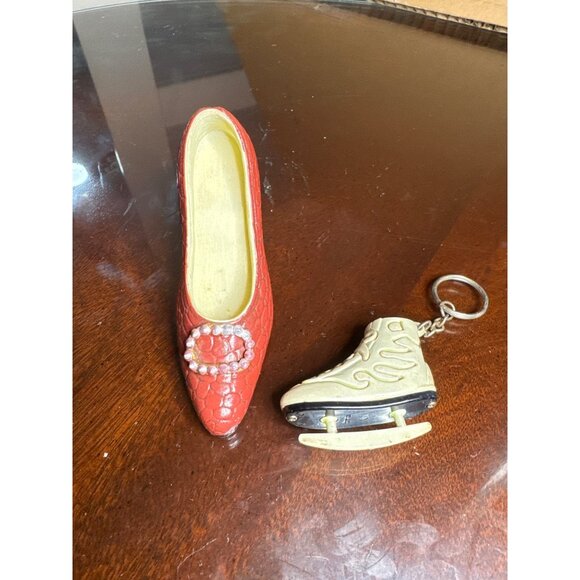 Decorative Red High Heel Shoe Figurine & Ice Skate Keychain Set            70-47 - Picture 1 of 6